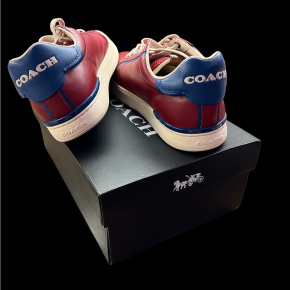 Great condition coach shoes, size 7. - Picture 3 of 4